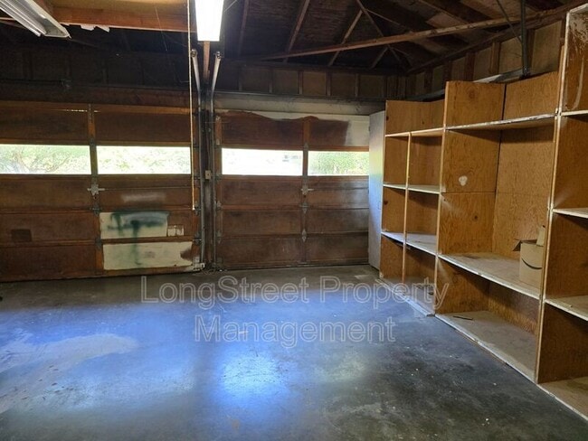 Building Photo - 2550 NE Seavy Cir