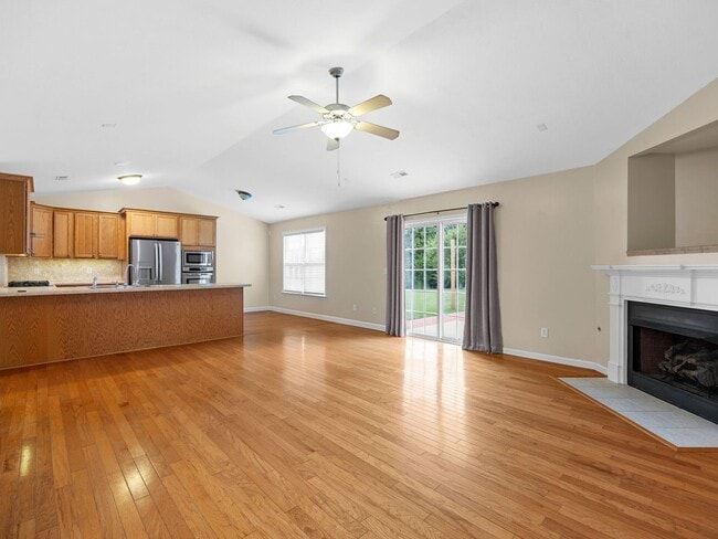 Building Photo - Charming Single-Level 3 BR, 2 BA Home with...