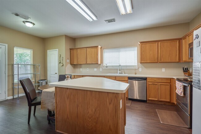 Building Photo - 6214 Channelbrook Ln