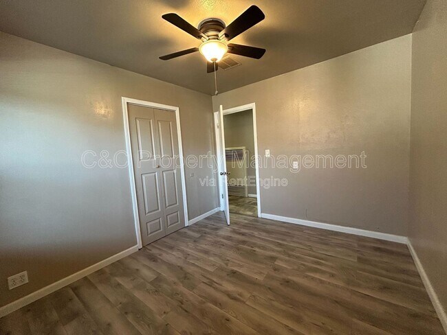 Building Photo - 1222 W Saginaw Way