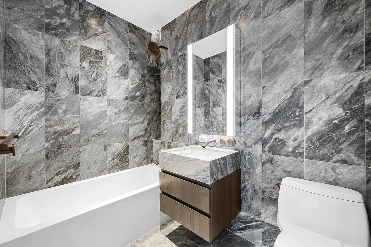 Building Photo - 130 William St