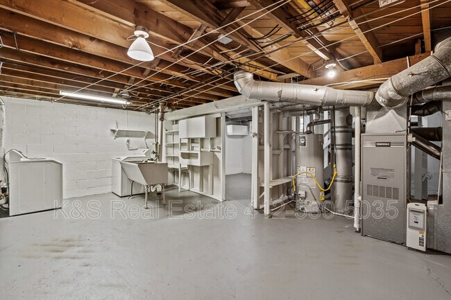 Building Photo - 801 Jefferson Rd