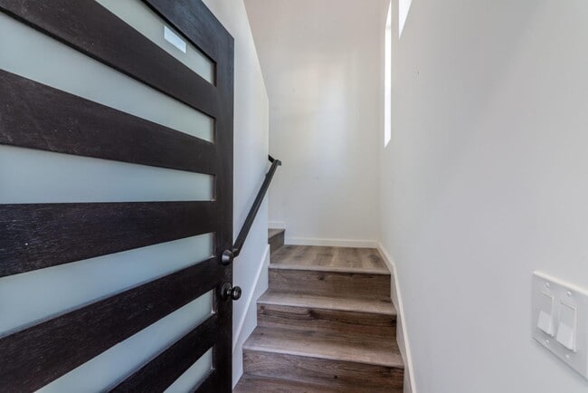 Building Photo - 1255 W 8th St