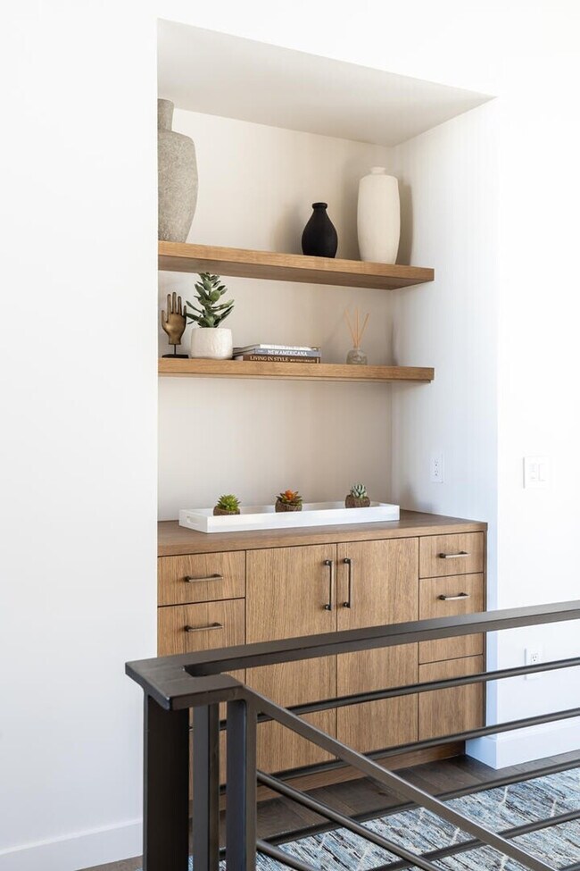 Building Photo - 10 Tree Line Ln