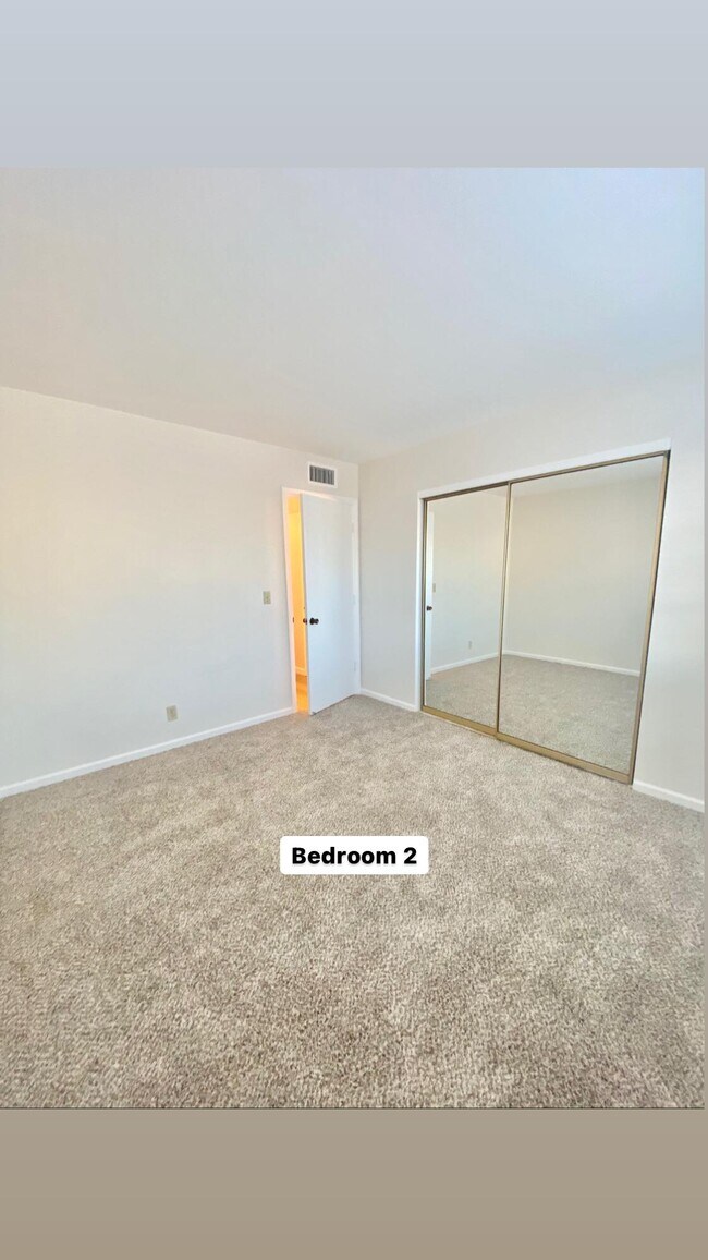 Building Photo - 633 W Southern Ave