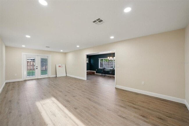 Building Photo - 4100 Overlook Dr NE