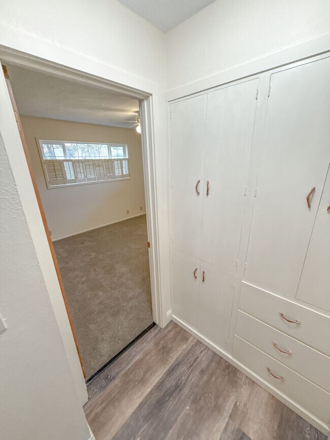 Building Photo - 3 Bedroom, 2.5 Bath House