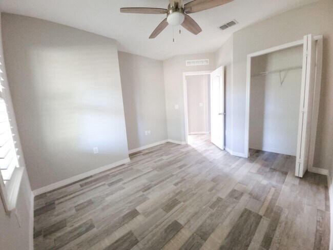 Building Photo - 185 SW Exmore Ave