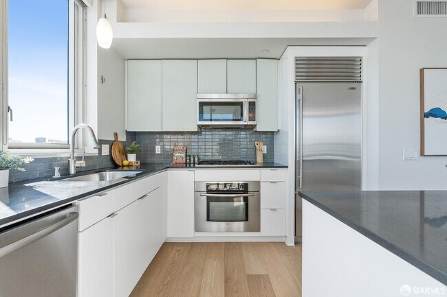 Building Photo - 501 Beale St