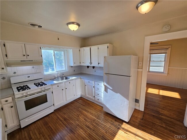 Building Photo - 176 Mayar St