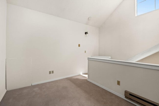 Building Photo - Stylish Lake Oswego Condo with Loft — Walk...