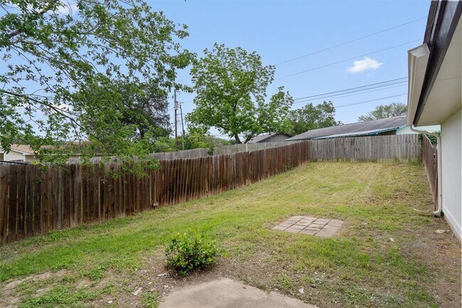 Building Photo - 701 Ramble Ln