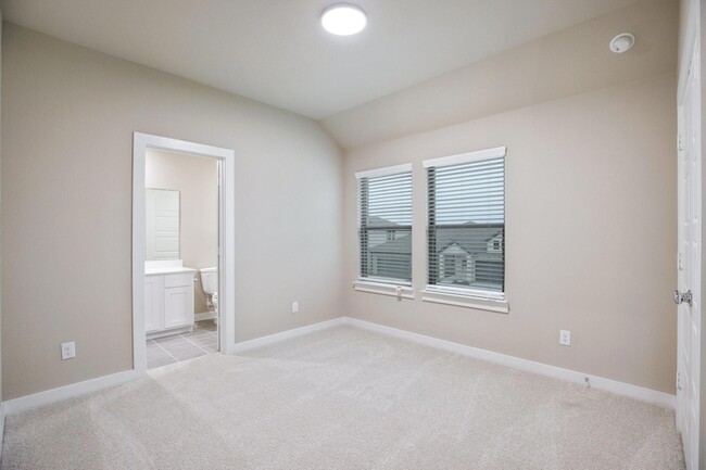 Building Photo - 518 Travine Dr