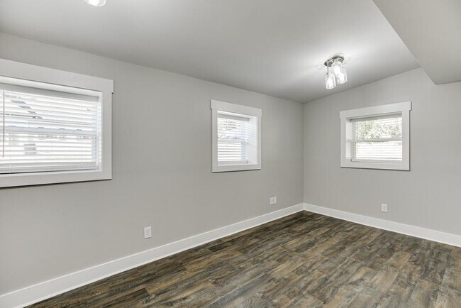 Building Photo - 4615 S Lee St
