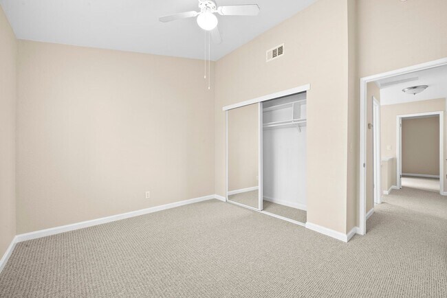 Building Photo - Beautiful 3-bedroom, 3-bathroom townhome  ...
