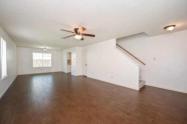 Building Photo - 2914 Silent Dr