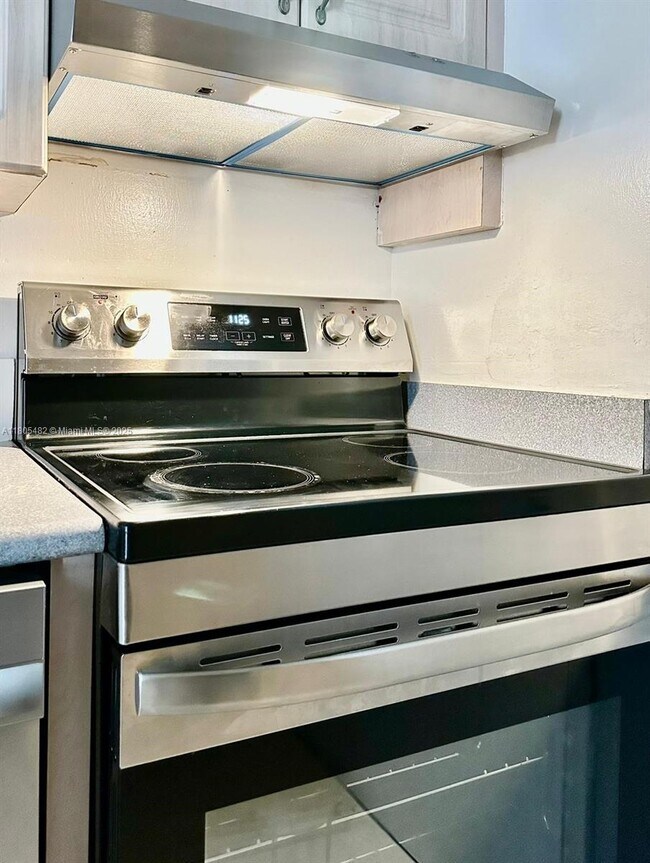 Building Photo - 18041 Biscayne Blvd