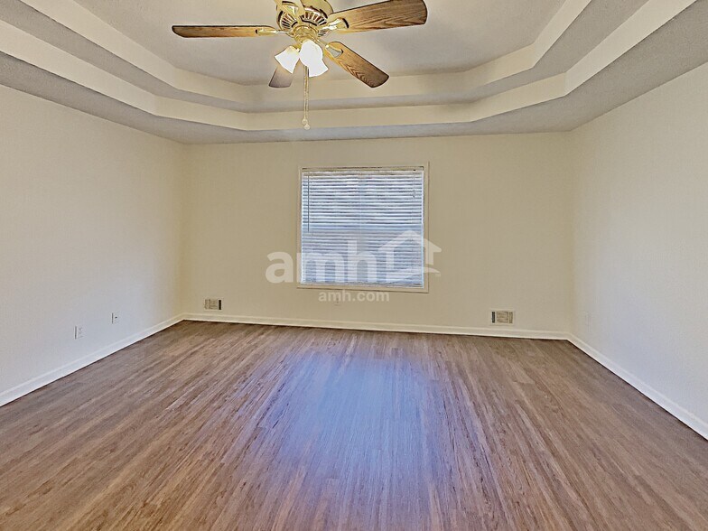 Building Photo - 704 Newcastle Ct
