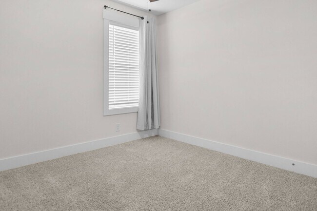 Building Photo - Pet Friendly Three Bedroom with Bonus!