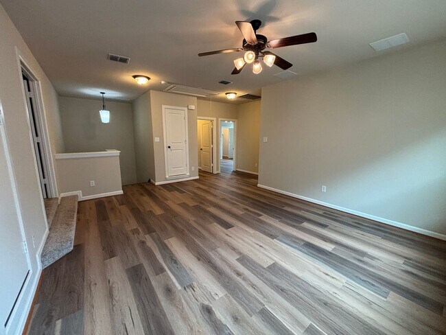 Building Photo - 5 BR/4BA | Updated Single Family Home | 2-Car Garage | Gated backyard