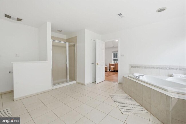 Building Photo - 3515 Devon Dr
