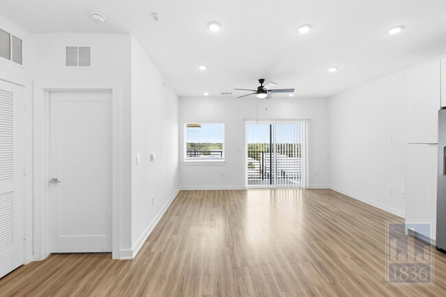 Building Photo - 4802 S Congress Ave