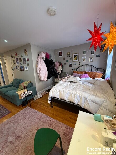 Building Photo - 16 Cedar Ln Way