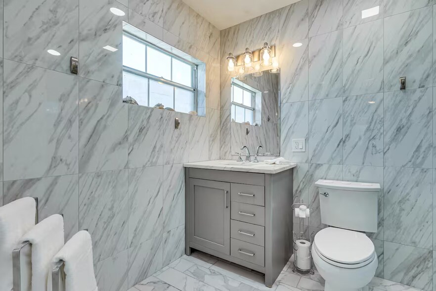 Building Photo - 3218 1st St S