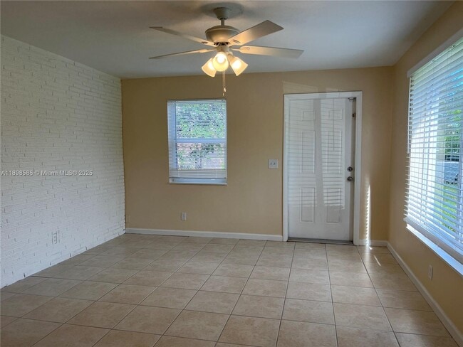 Building Photo - 6241 SW 38th Ct