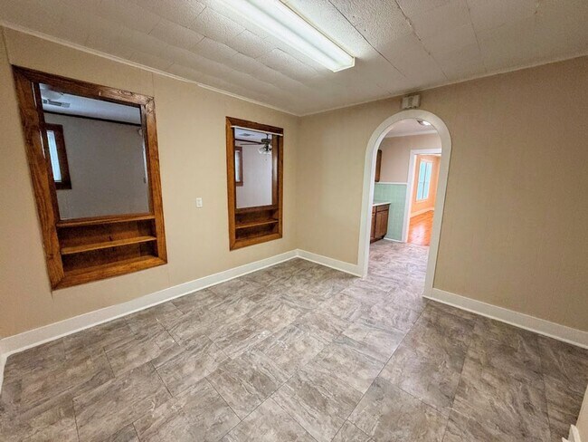 Building Photo - Spacious 4BR Downtown Lake Charles Home - Full of Character