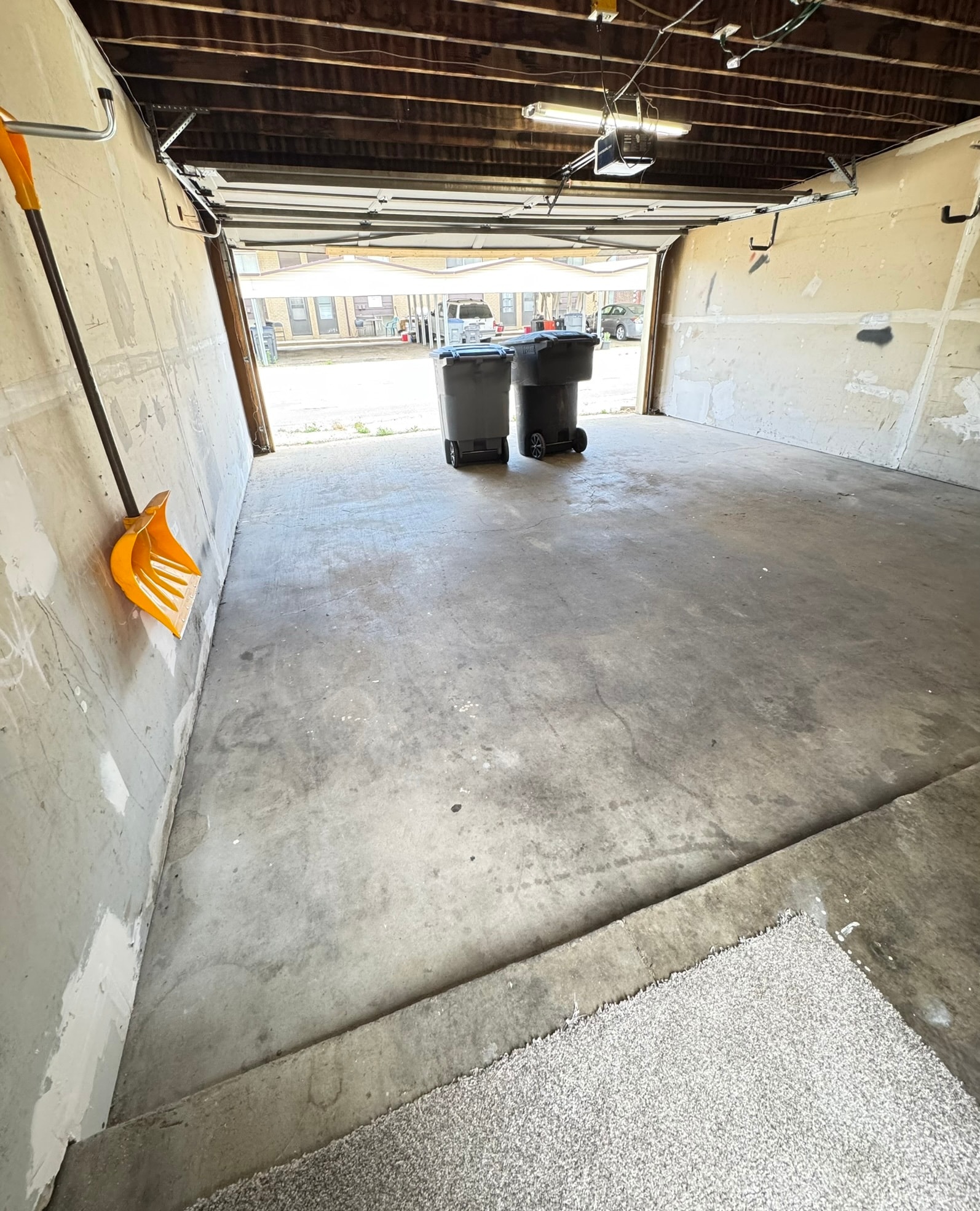 2-car garage - 1412 Kay St