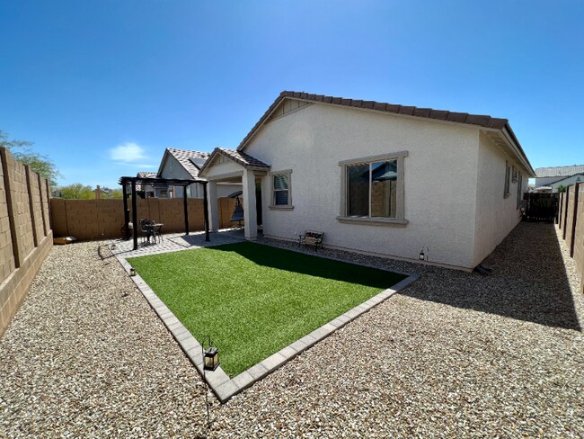 Building Photo - 14346 W Bronco Trl