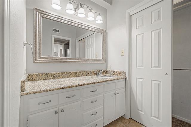 Building Photo - 3200 Hickory Ct