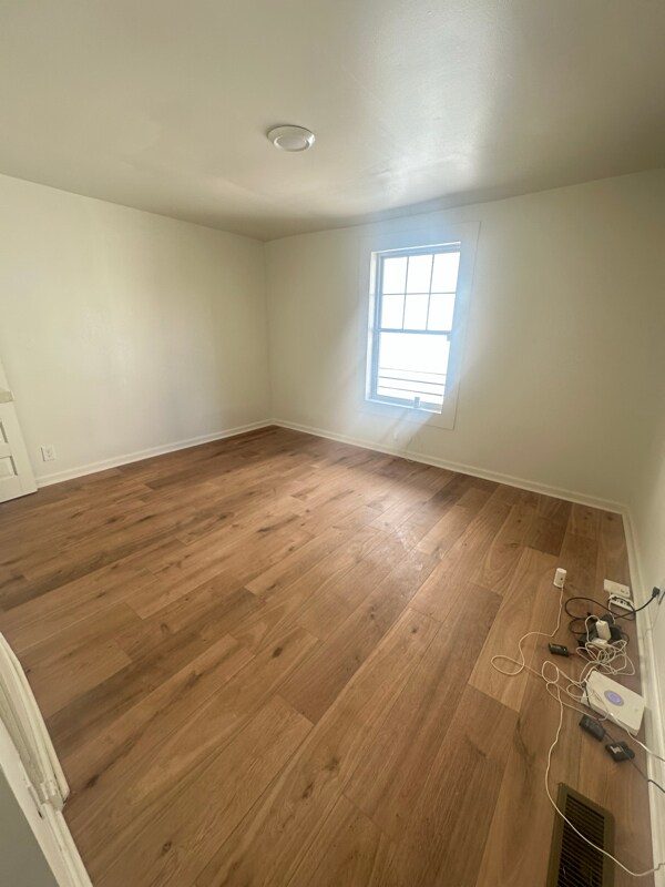 Building Photo - 308 Gamma St S