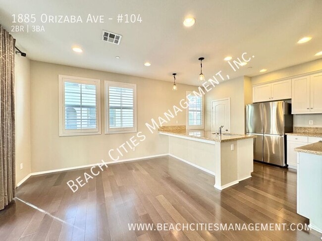 Building Photo - 1885 N Orizaba Ave