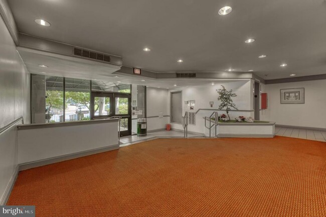 Building Photo - 4420 Briarwood Ct N
