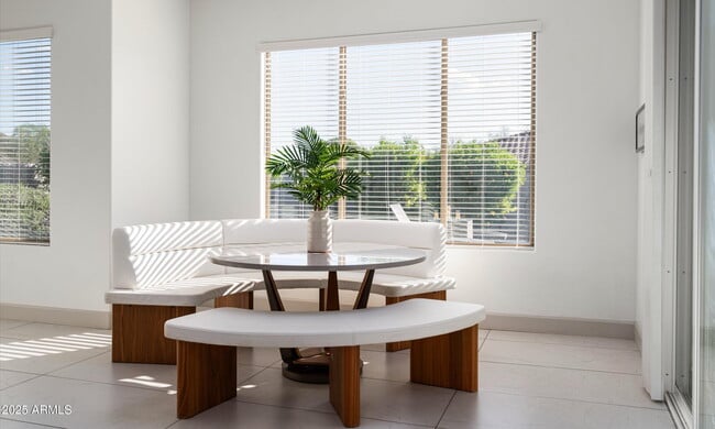 Building Photo - 1705 W Parnell Dr