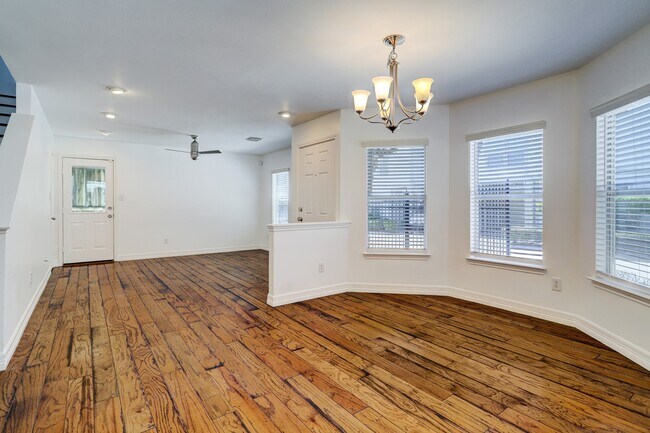 Building Photo - 1702 Redwing Cove Dr