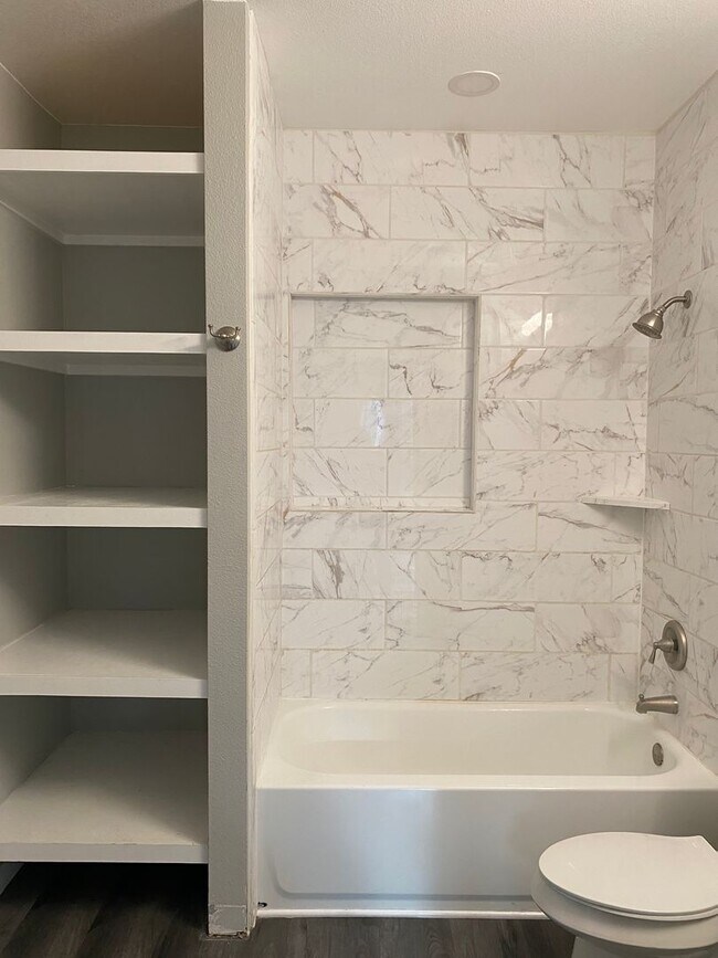 Building Photo - Renovated 3-Bedroom Home in Jefferson Heights