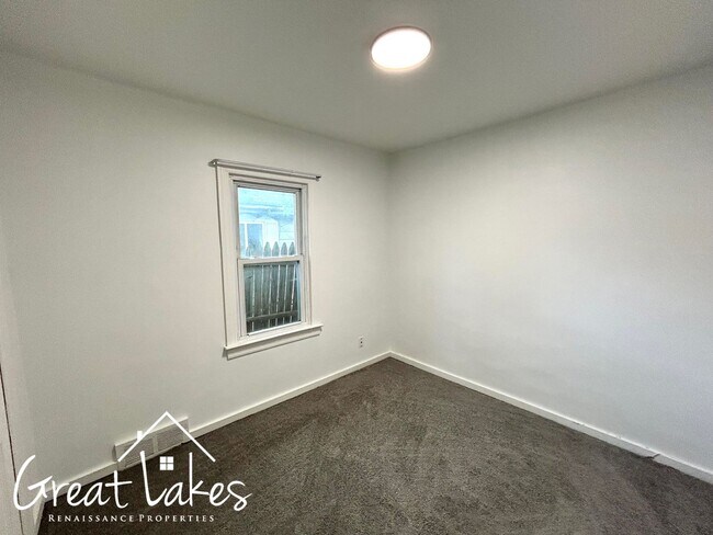 Building Photo - Charming 2 Bedroom 1 Bathroom now availabl...