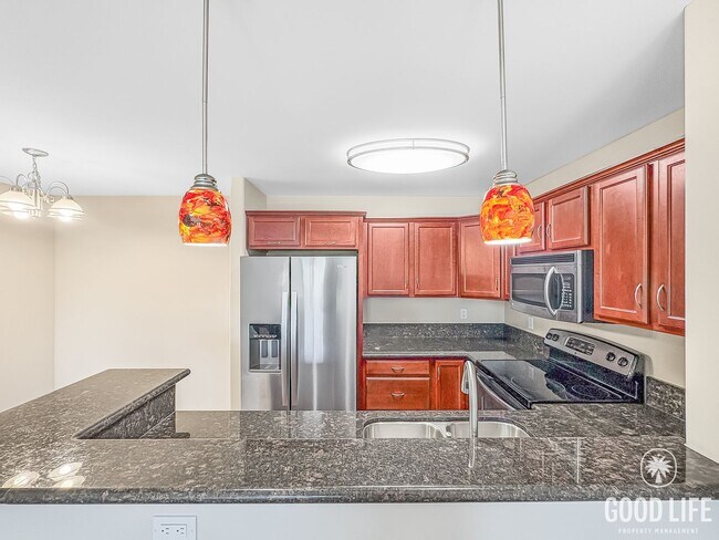 Building Photo - Perfect 1B/1BA w/ Balcony, Reserved Parkin...