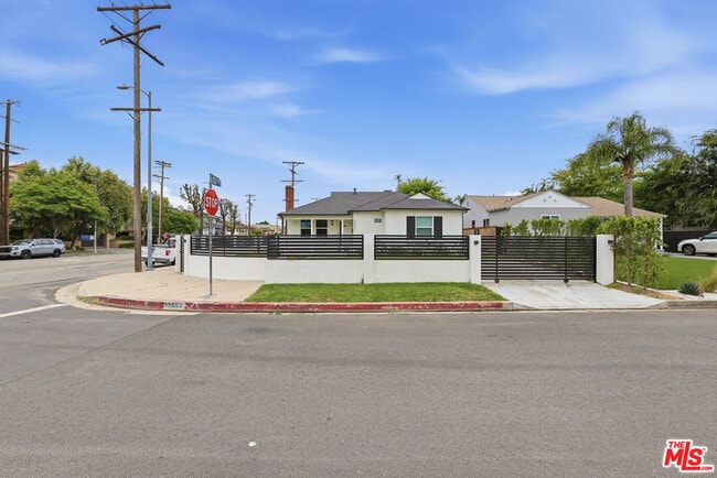 Building Photo - 12500 Miranda St