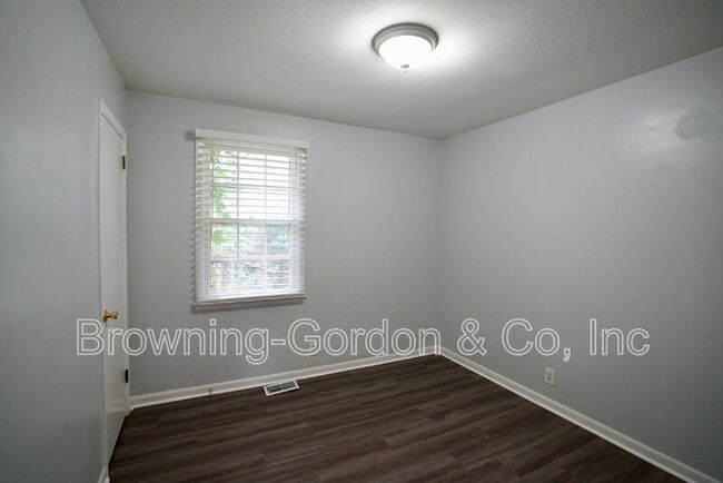 Building Photo - 1409 Acklen Ave