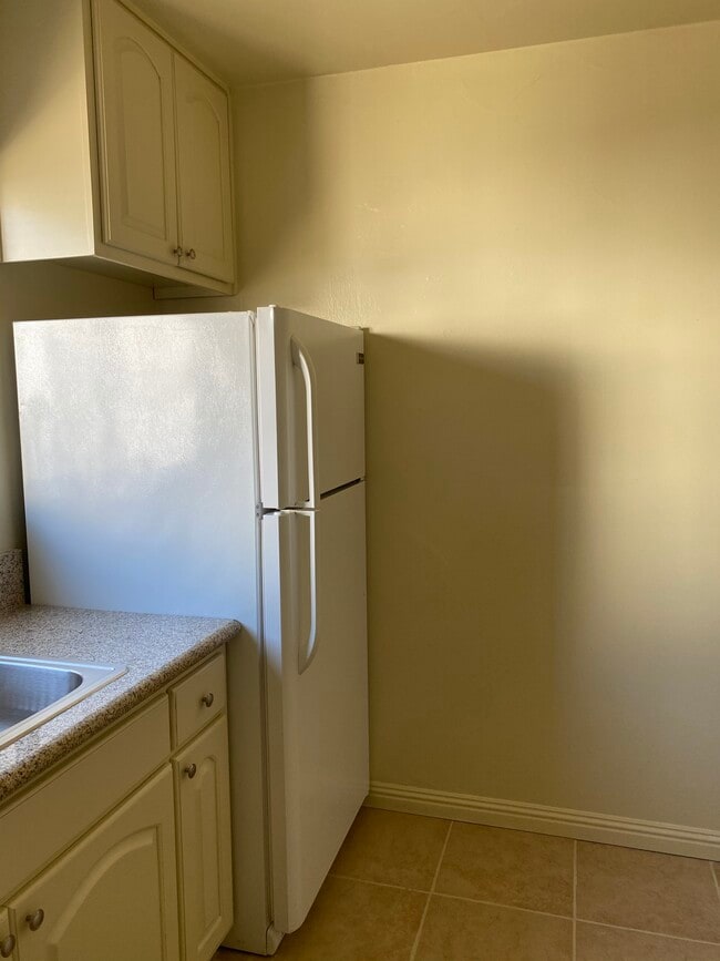 Building Photo - 11620 Iowa Ave