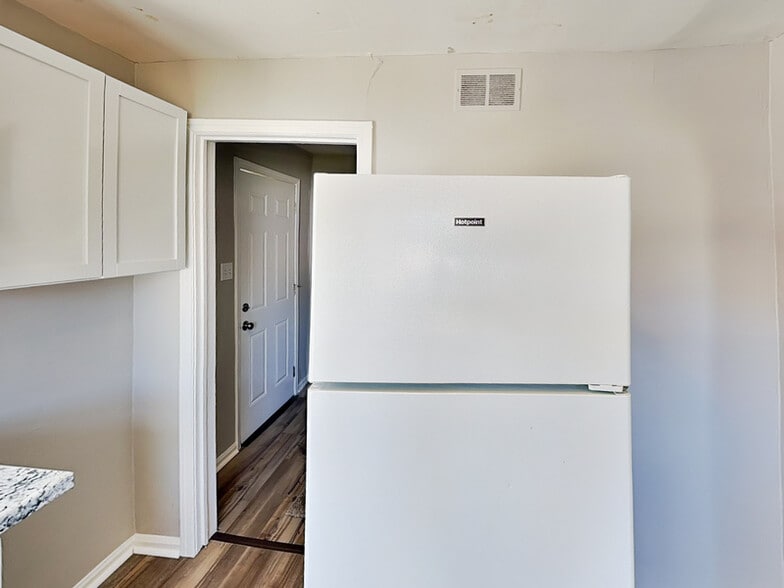 Building Photo - 2607 N Layman Ave