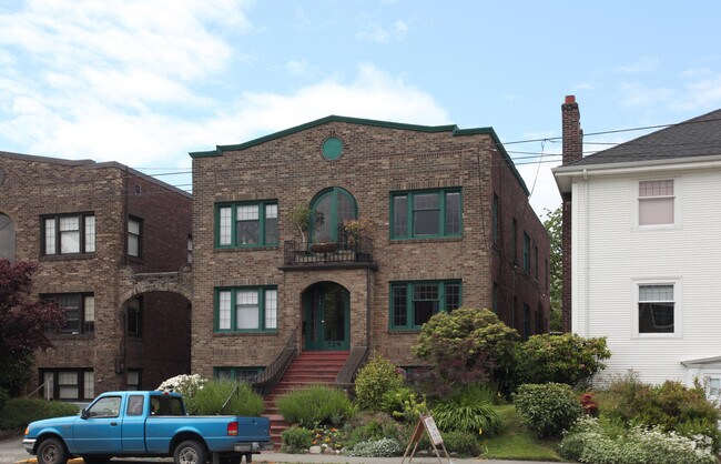 Building Photo - 729 10th Ave E