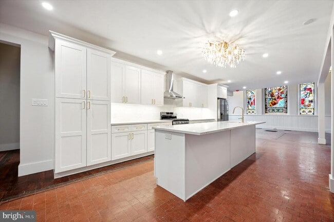 Building Photo - 430 York Rd