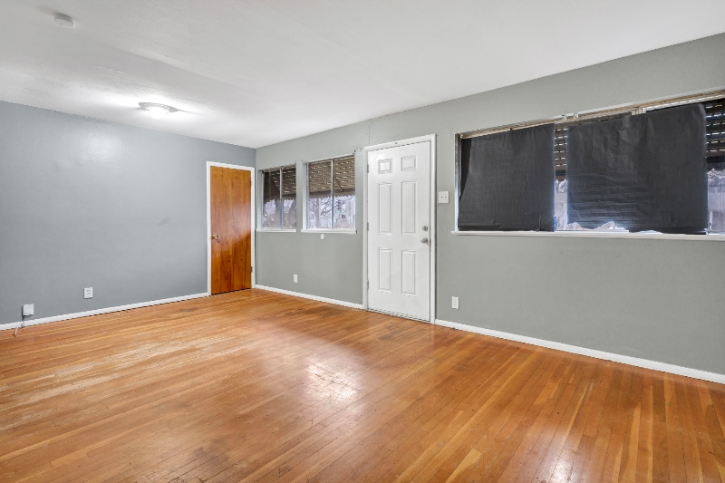 Building Photo - 10508 Lilac Ave