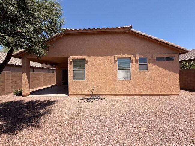 Building Photo - *NEW* Custom Paint/*NO* Carpet 3 BD/2 Bath Spacious Surprise Home!