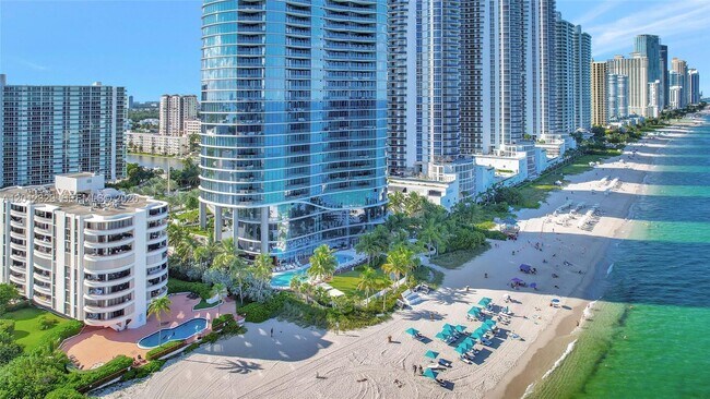 Building Photo - 15701 Collins Ave
